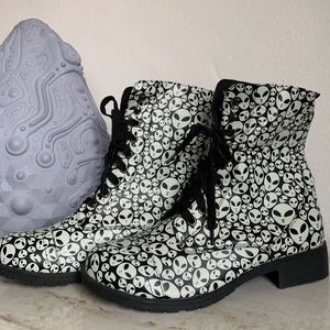 Alien Boots